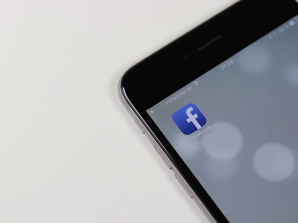 facebook group smartphone community screen